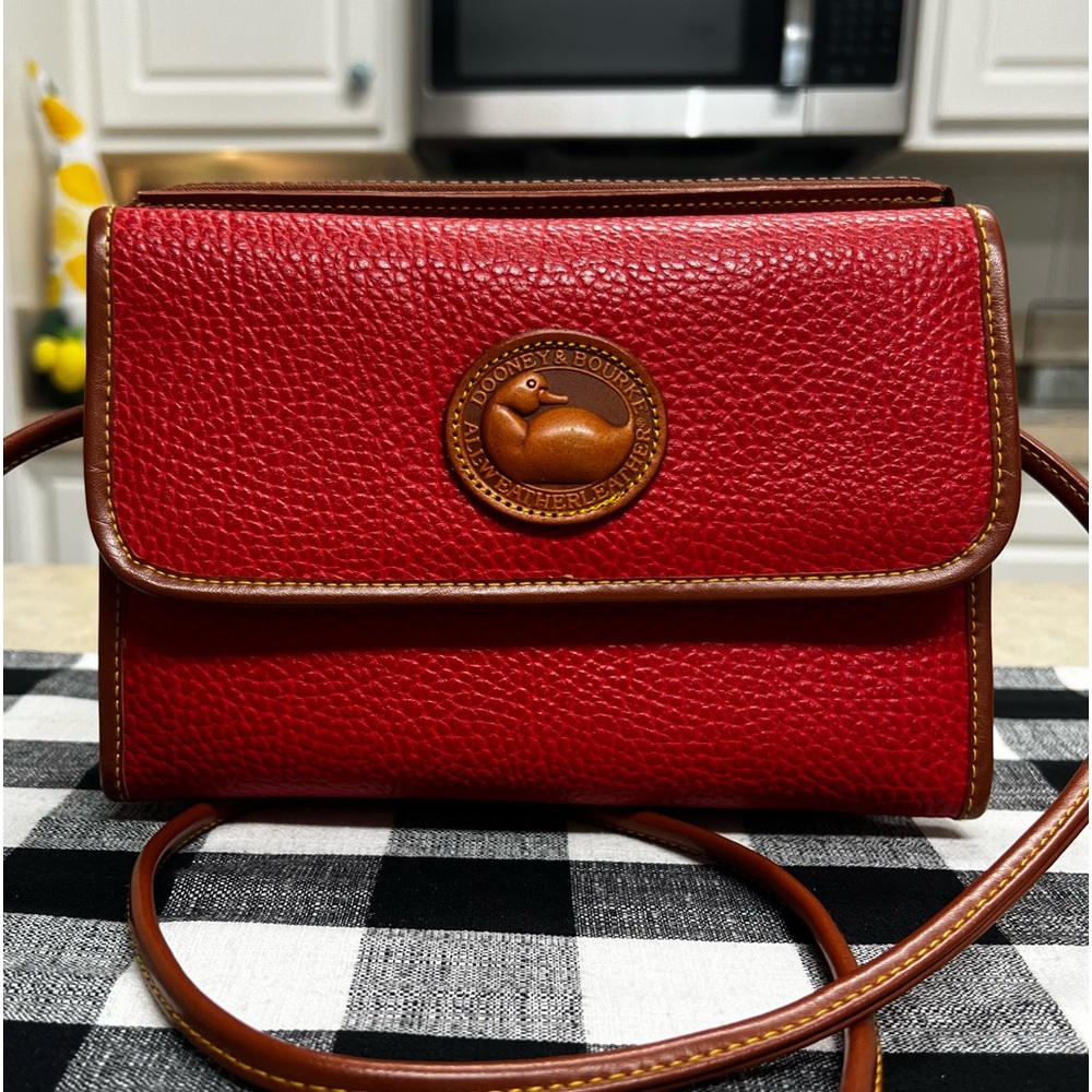 VTG Dooney and Bourke Red Pebble Leather Crossbody bag.